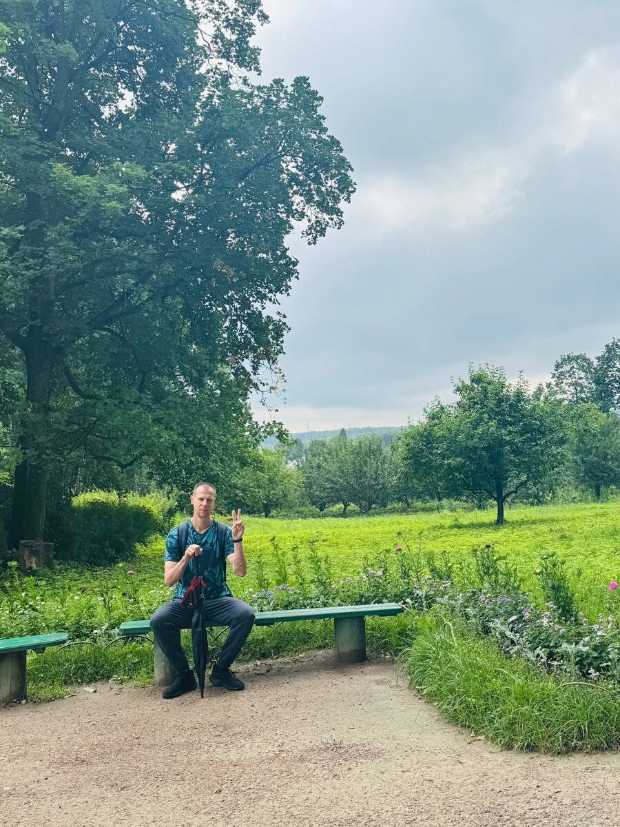 Перед домом Льва Николаевича