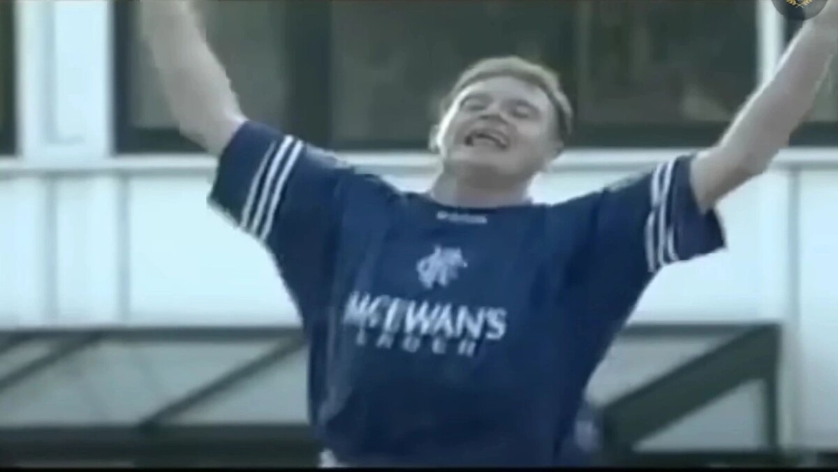    Кадр видео канала Football Legends/www.youtube.com/watch?v=a68z8fMaPwc