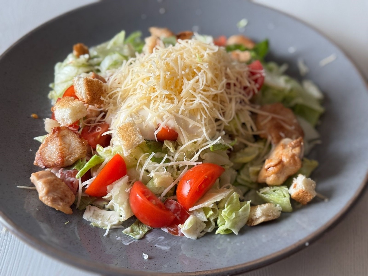 Салат Цезарь с домашним майонезом 