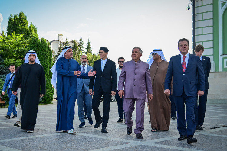    Приезд шейха Султана бен Халифы аль-Нахайяна в Татарстан носит скорее ознакомительный характер, ждать соглашений и договоренностей не стоит.   
Фото:  rais.tatarstan.ru