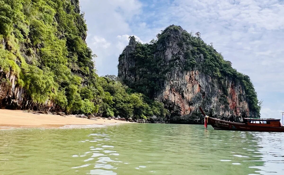    На море за 120 тыс. руб. на двоих: россияне решили экономить на зимних турах в Таиланд, Вьетнам и Китай