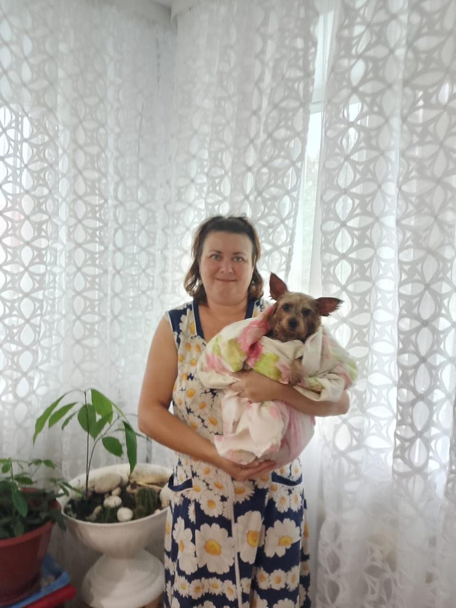 Ну вот так я выгляжу дома на выходных, купаю Фросю