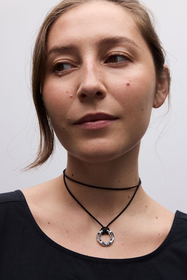    Ювелирный бренд Avgvst и издание Setters Media выпустили украшение (фото 1)