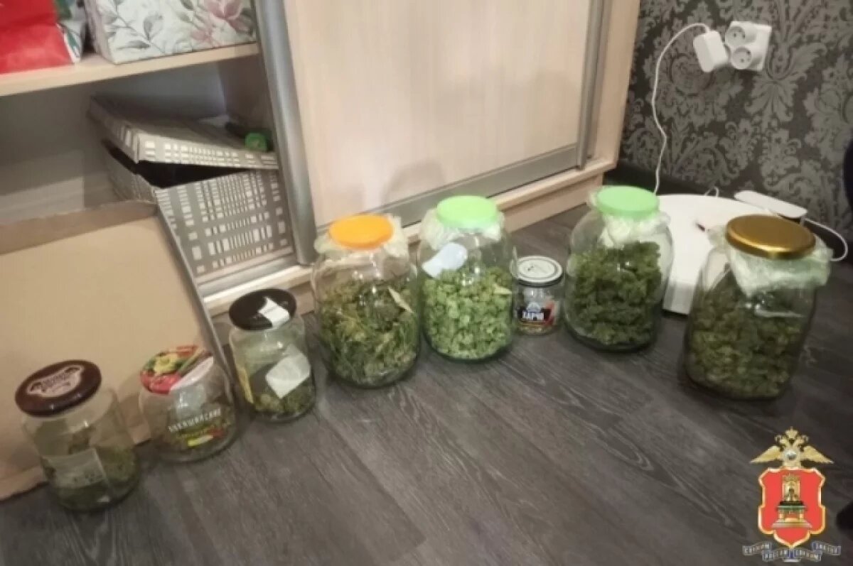   Житель Лихославля заготовил на зиму 11 банок с растительным наркотиком