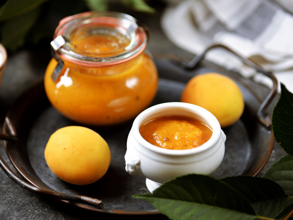 Соусы, которые освежат всё, от мяса до картошки: 6 вкуснейших ткемали на зиму и на каждый день