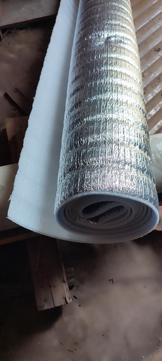 Вспененный фольгированный утеплитель ПЕНОФОЛ. Рулонный.