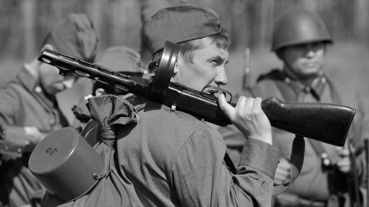 Советский автоматчик с ППШ. Источник Яндекс картинки