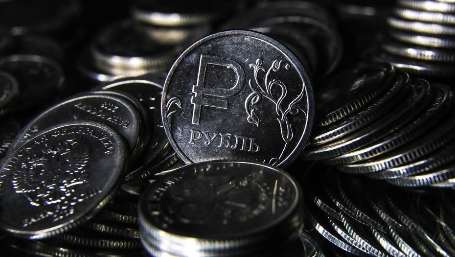    Деньги, монеты номиналом 1 рубль. Автор фото: Сергей Коньков / "Деловой Петербург"