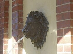 Маскарон льва