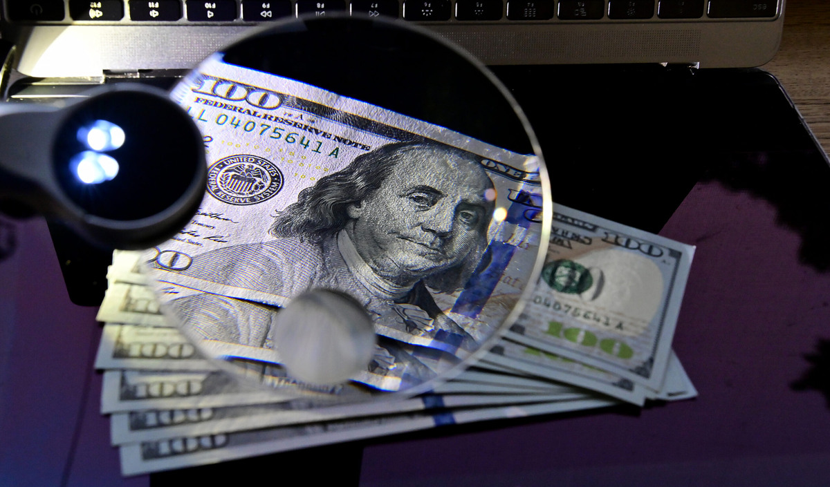    Старые доллары принимают не везде. Фото: Vladimir Baranov / www.globallookpress.com