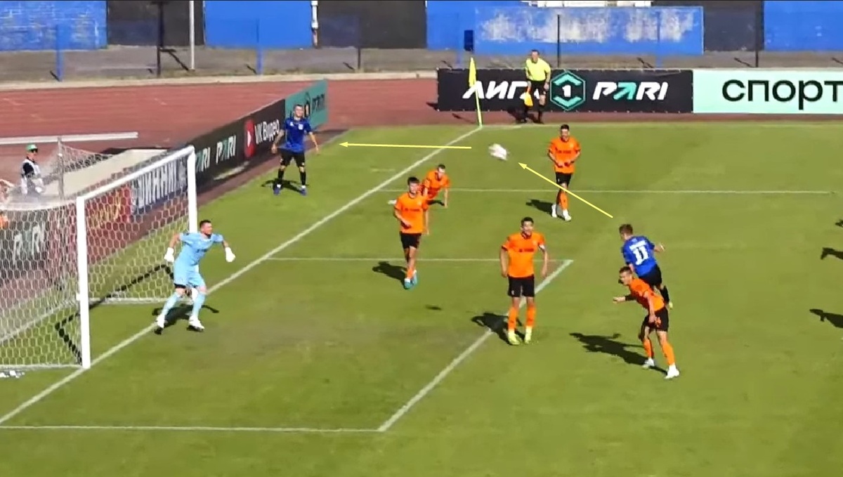 Форвард "Шинника" Илья Порохов в нападении