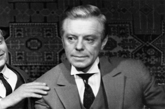    Кадр из художественного фильма «Миссия в Кабуле». 1970 год. Глеб Стриженов в роли белоэмигранта Гедеонова. Фото: РИА Новости