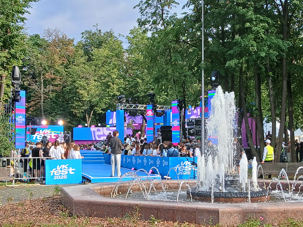 Синяя дорожка для гостей