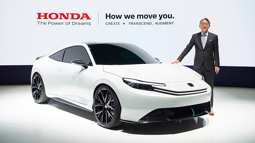    На фото: прототип Honda Prelude и глава компании Тоширо Мибе