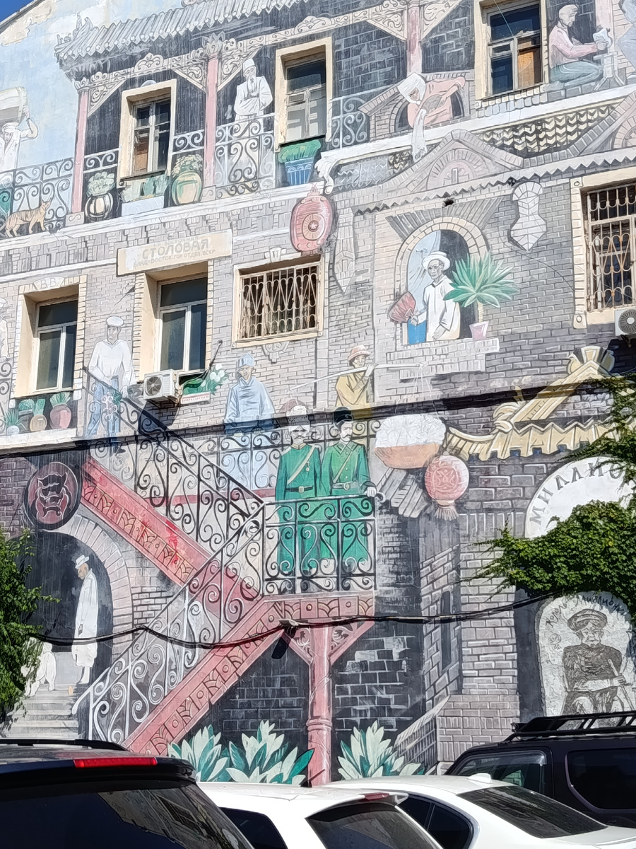 Расписная стена дома