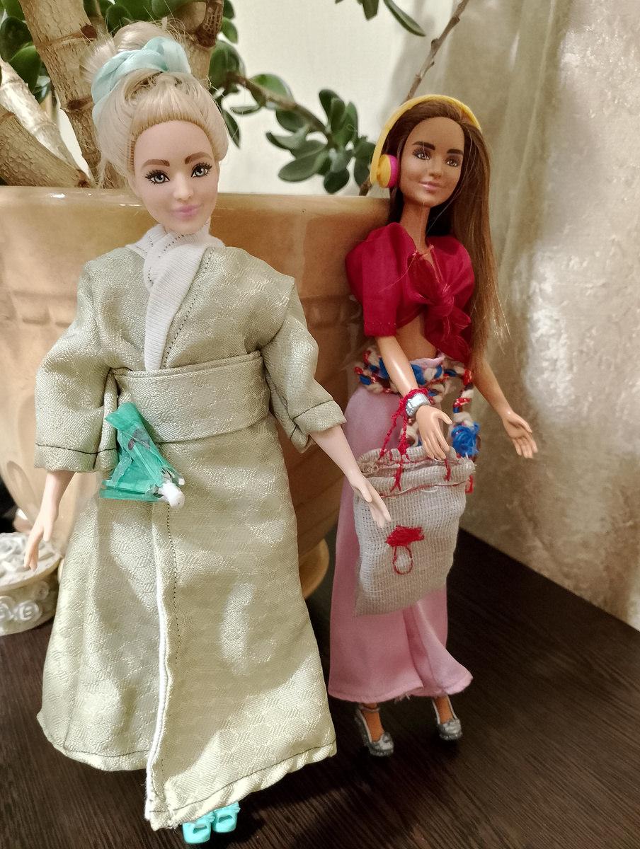 Эстер похожа на хиппи тут, наверное. 