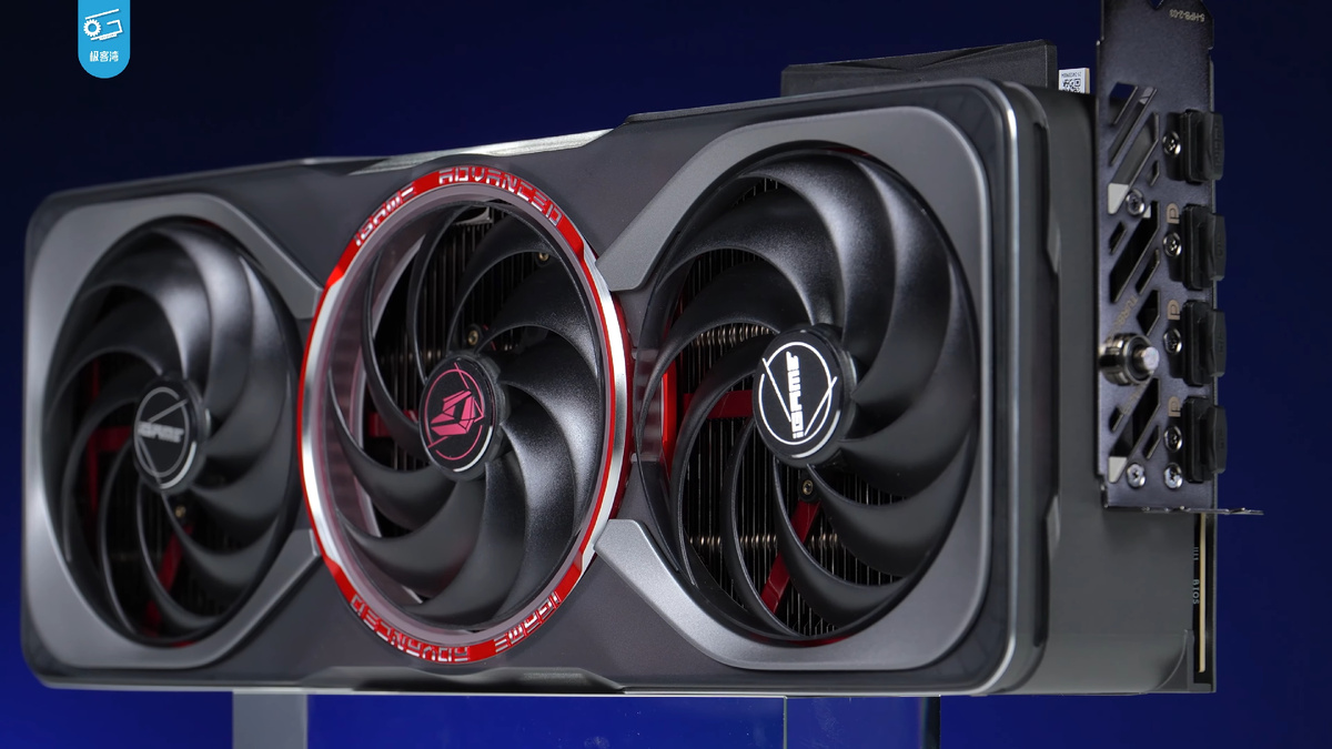 Видеокарта  GeForce RTX 5090D специально разработана американской Nvidia в качестве упрощённой версии популярной видеокарты RTX 5090, чтобы соответствовать антикитайским ограничениям. Изображение: Geekerwan, CC BY 3.0, commons.wikimedia.org