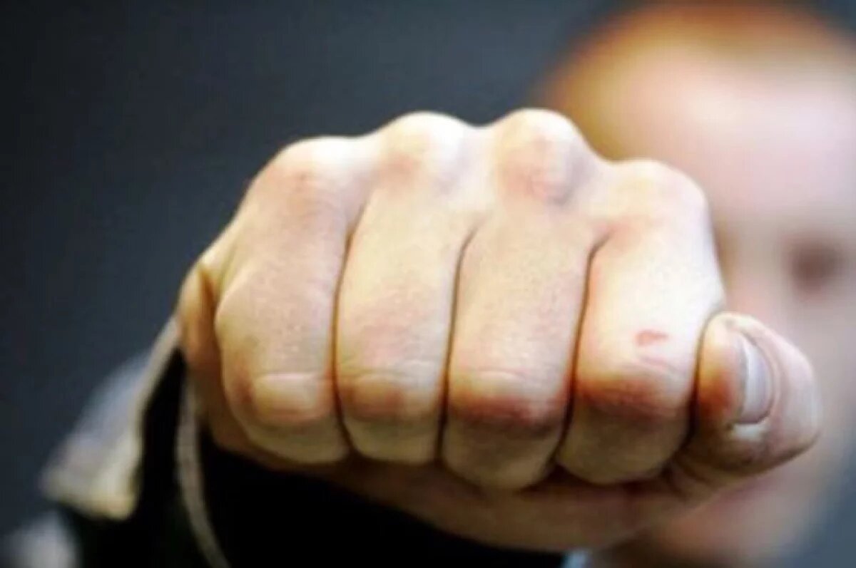    Двое мужчин избили 17-летнего подростка из-за отказа отдать электросамокат