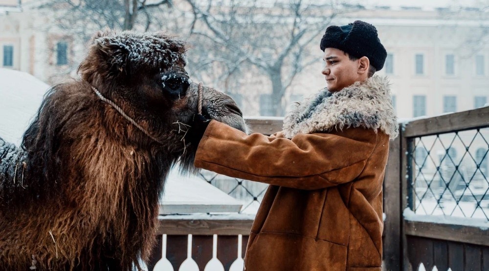     Кадр со съемок фильма «Красавица» (2026) / Фото: «Вольга»