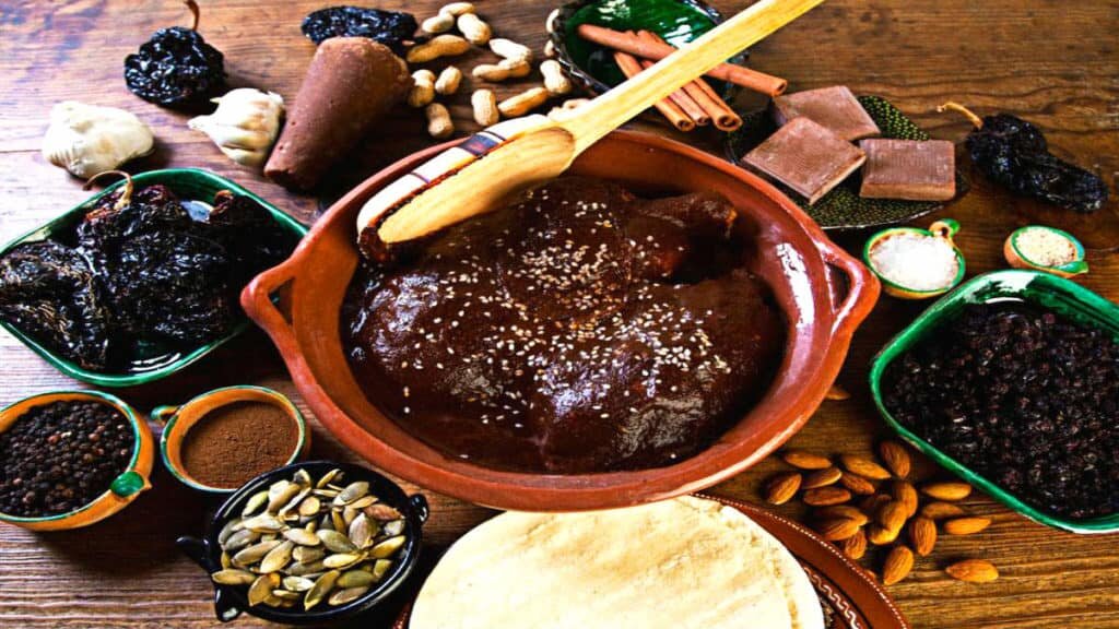 Моле. Источник: https://elsouvenir.com/mole-platillo-salsa/?noamp=mobile