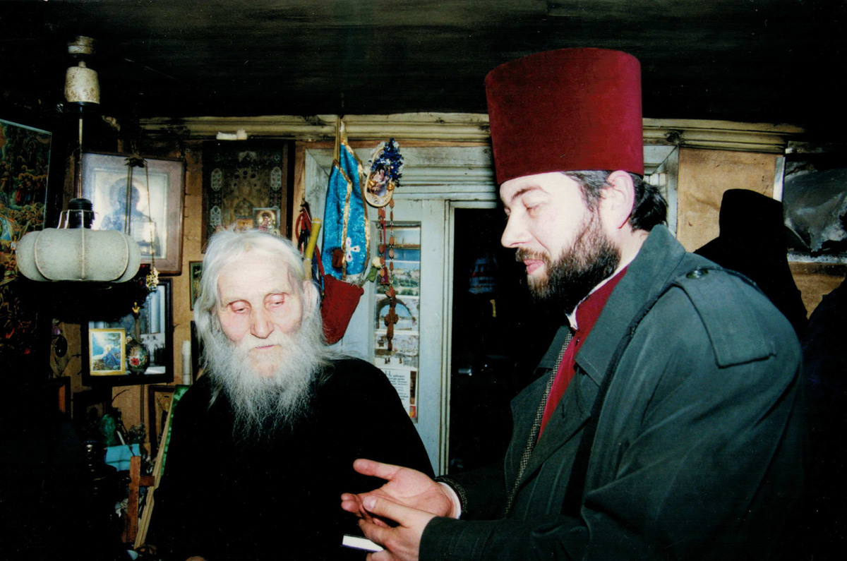 Зачем люди ездили к нему? Он, казалось, ничего особенного и не говорил.