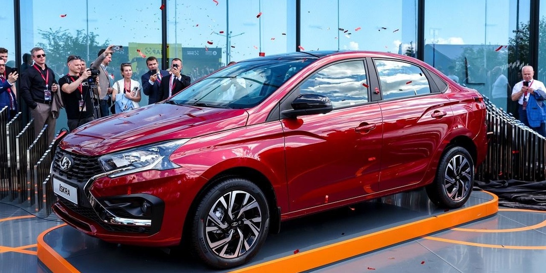 Lada Iskra 2025 седан, в комплектации Техно-Я купил её.