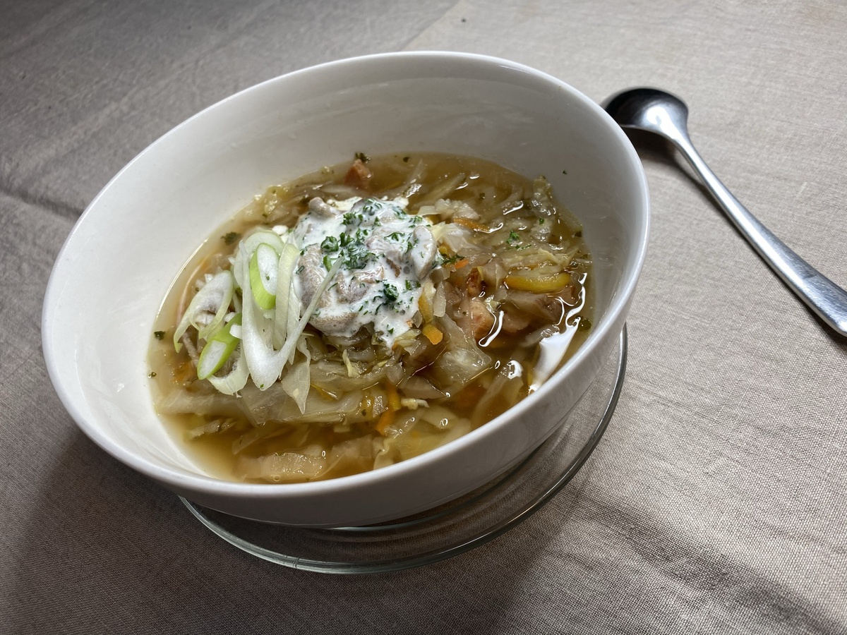 Щи зимние, на кислой капусте и грибном бульоне