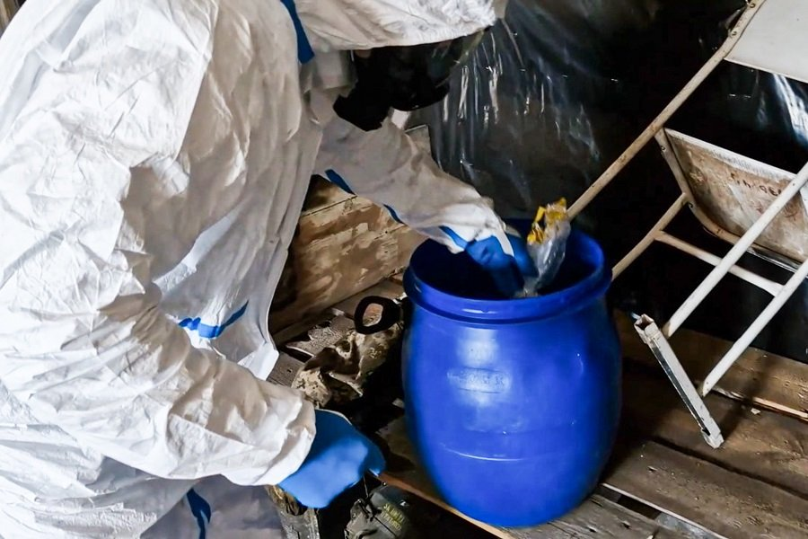 Обнаружение схрона с химическим оружием в ДНР - Фото: ЦОС ФСБ РФ/ТАСС