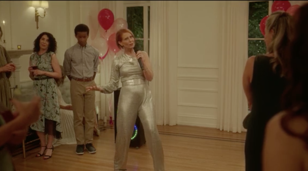 Миранда в роли ведущей на дне рождения Шарлотты