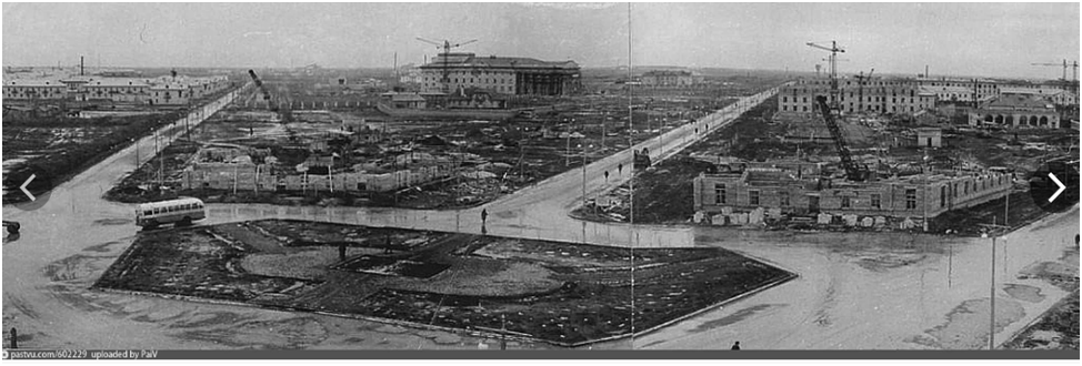 Начало строительства города Волжского. Площадь Строителей. Вдалеке – ДК ВГС.