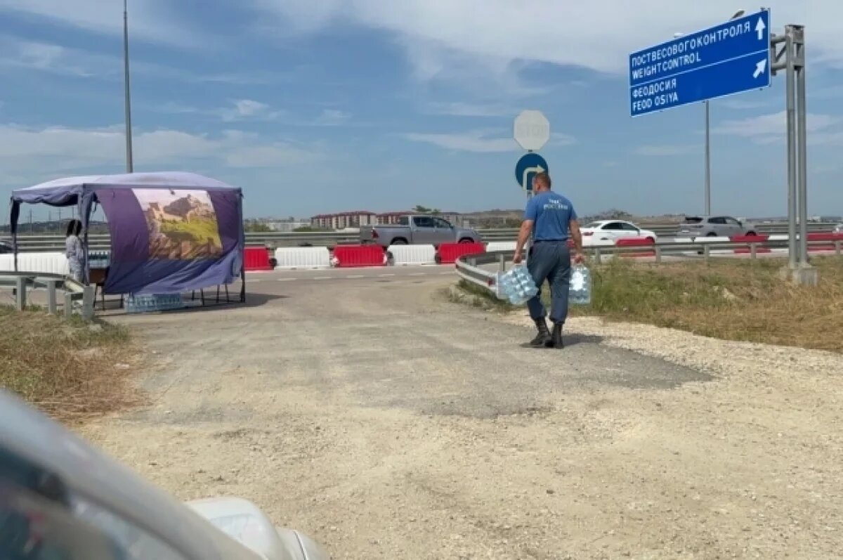    В очереди с обеих сторон Крымского моста скопилось более 2,2 тысячи авто