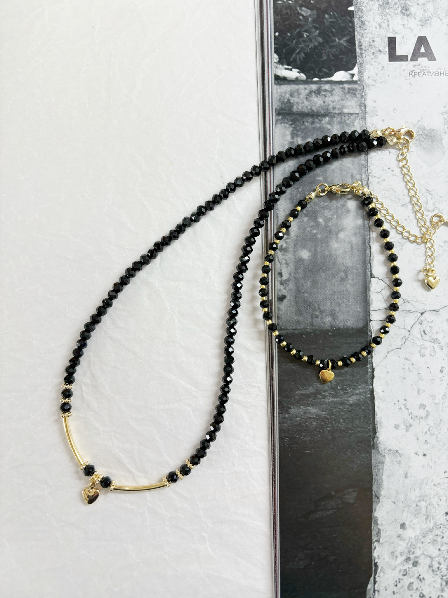 Изысканный комплект из колье и браслета, созданный для ценителей элегантности.