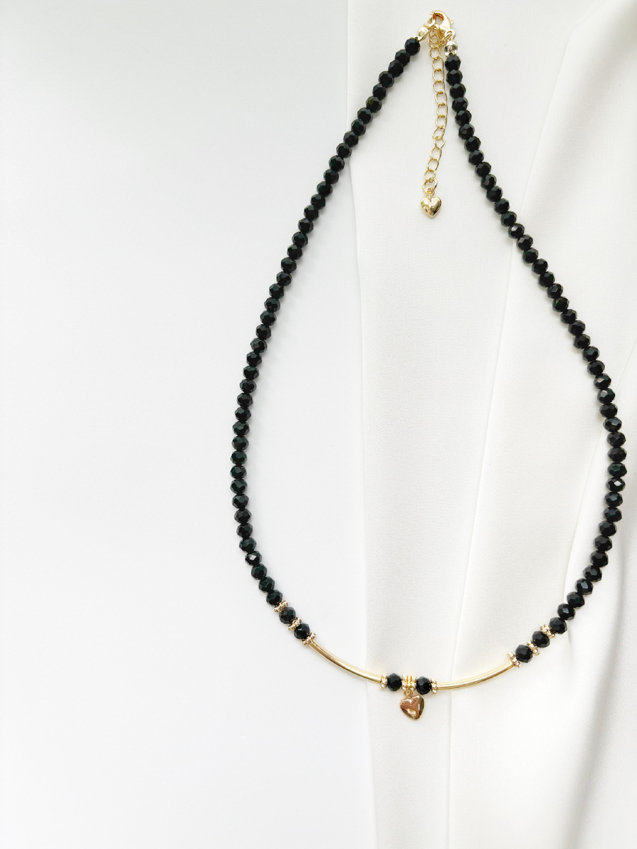 Подходит для классического, элегантного, романтического, винтажного и даже минималистичного стиля.