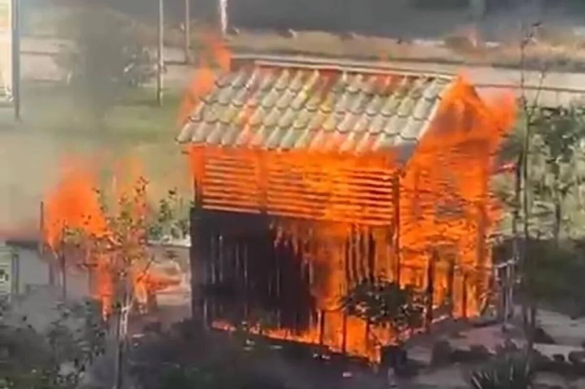    Жительница Кизляра чуть не лишилась жилья из-за пожара в беседке соседей