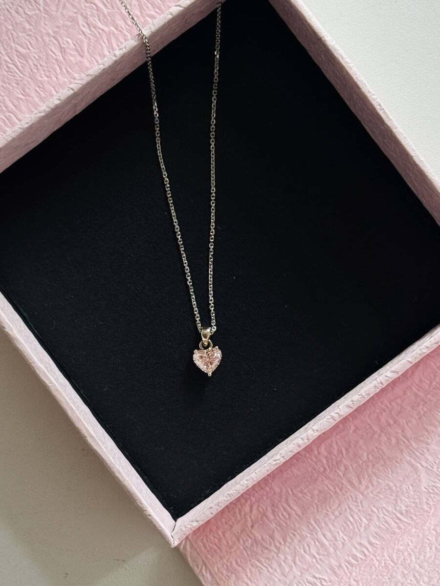 Кулон из белого золота с розовым бриллиантом от бренда "ГРАНИ любви"