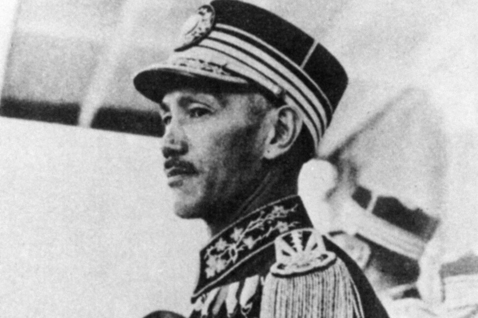 Чан Кайши возглавлял Китайскую Республику с 1928 по 1949 год, ведя страну через эпоху военачальников, японское вторжение и гражданскую войну с коммунистами, после чего отступил на Тайвань, где оставался у власти до своей смерти в 1975 году. (Фото: Getty Images)