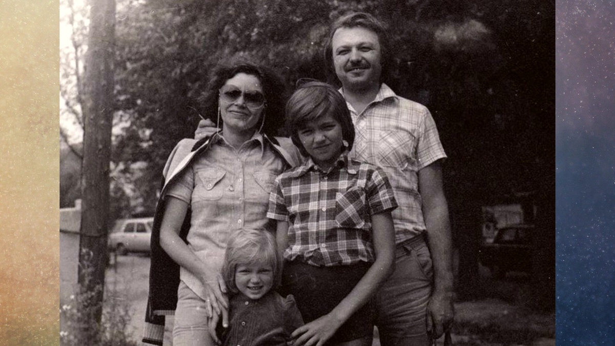 Инна Маликова с родителями и братом