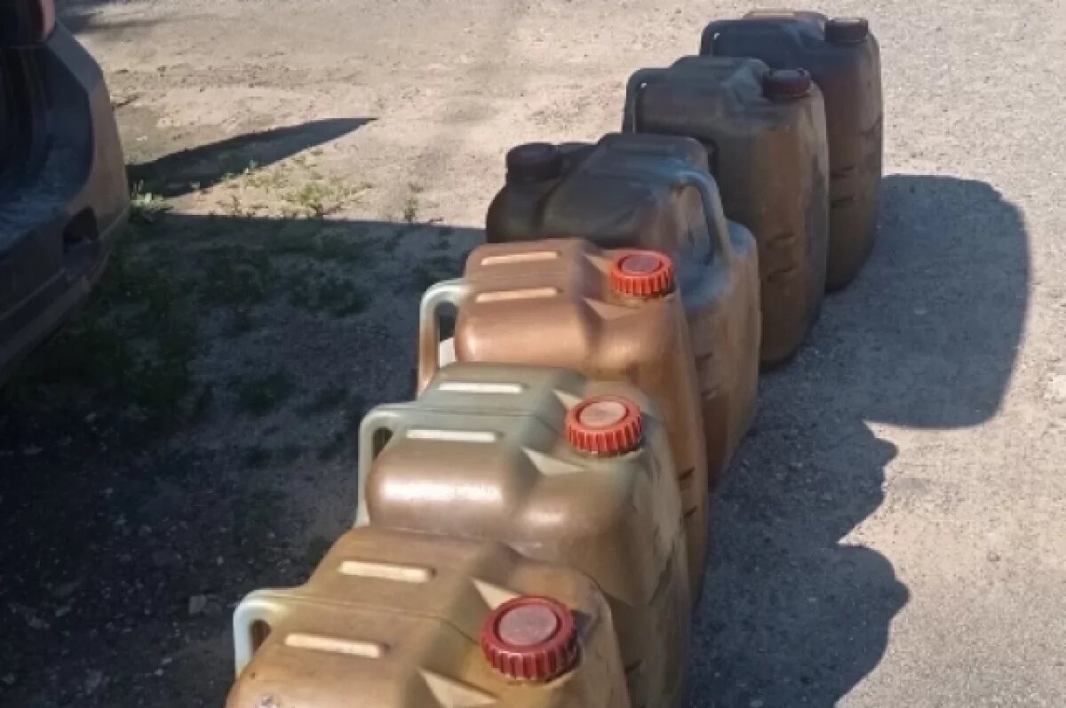    В Тверской области на М-11 мужчина слил с фуры 200 литров топлива