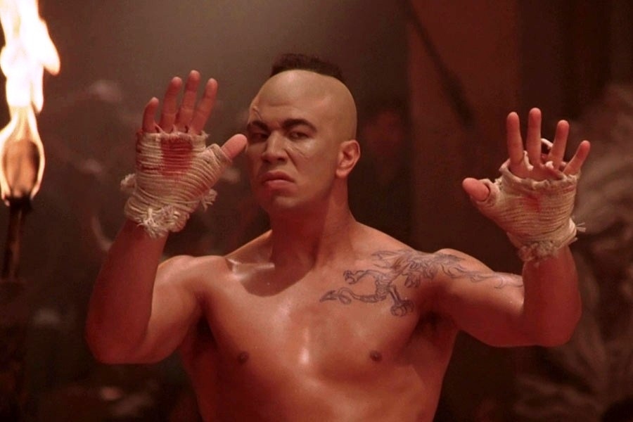 актёр Мишель Кисси в роли Тонг По