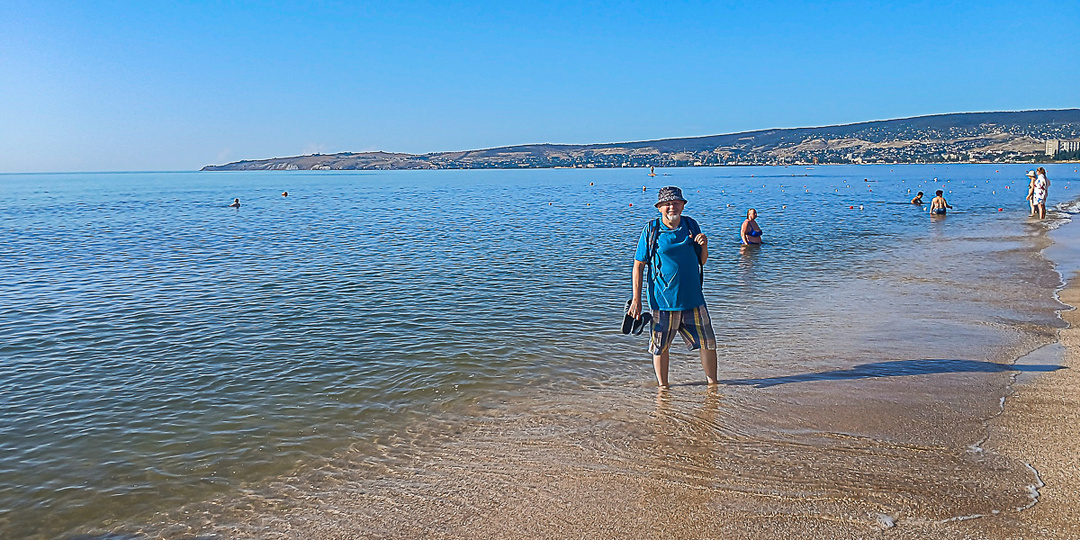 На море в Феодосию, на пляж у Черноморской набережной