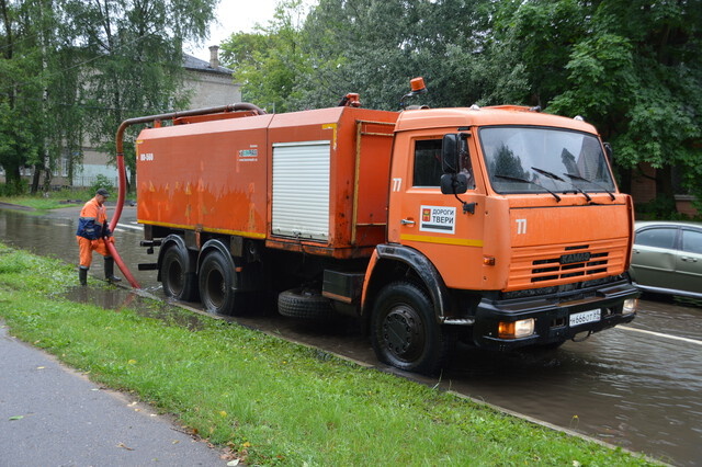 Специальная техника на улицах Твери