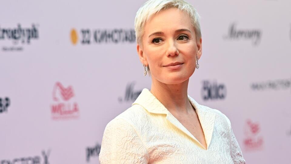 Выгнали с Украины, не ждут в России: опрофанившаяся Хаматова на коленях умоляет Родину принять ее обратно