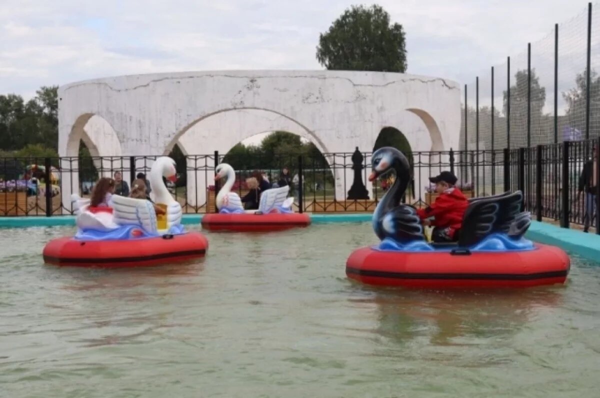    В Тавде вместо заброшенного бассейна появилась зона отдыха