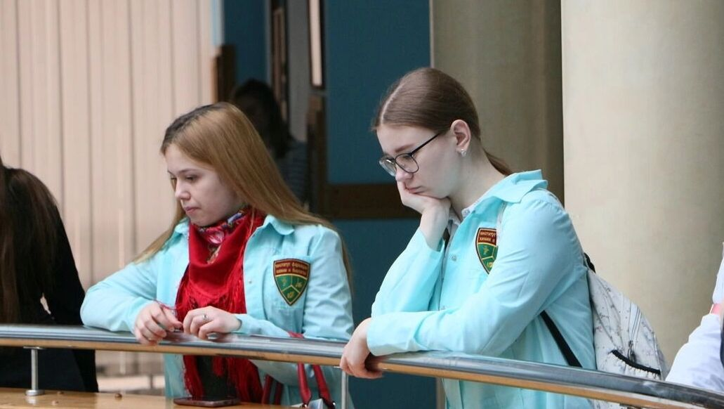 Лингвистам и переводчикам сократили бюджетные места в вузах. Фото: 1MI