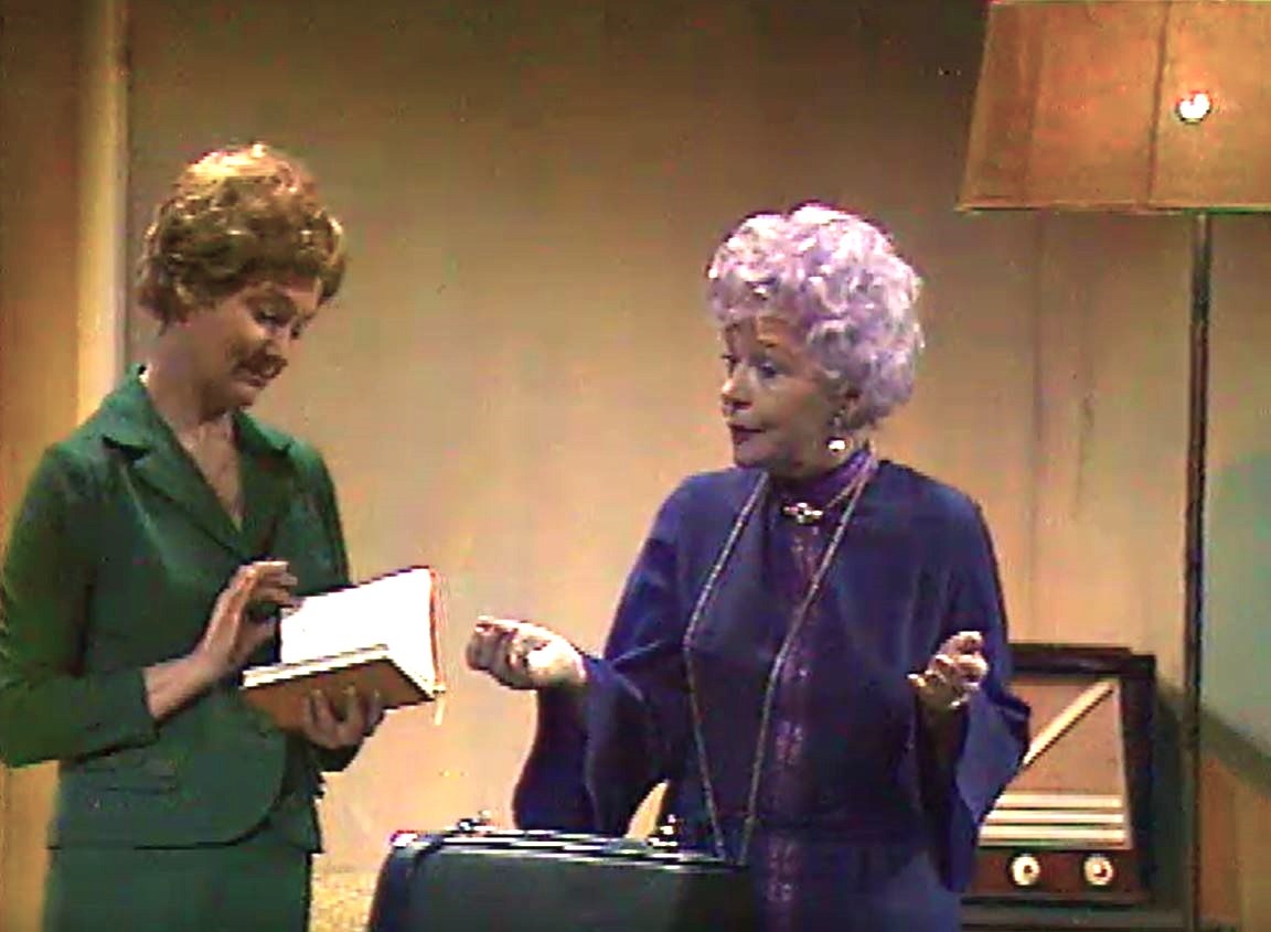 Кадр из телеверсии спектакля "Странная миссис Сэвидж" (1975)