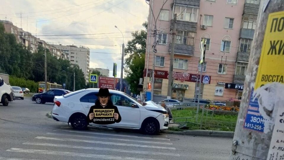    ДТП на перекрестке ул. Северо-Западная и пр. Ленина. Источник: t.me/incident22