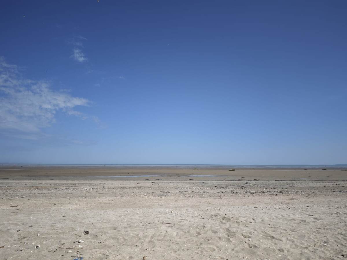 Таким мы увидели так называемый пляж.