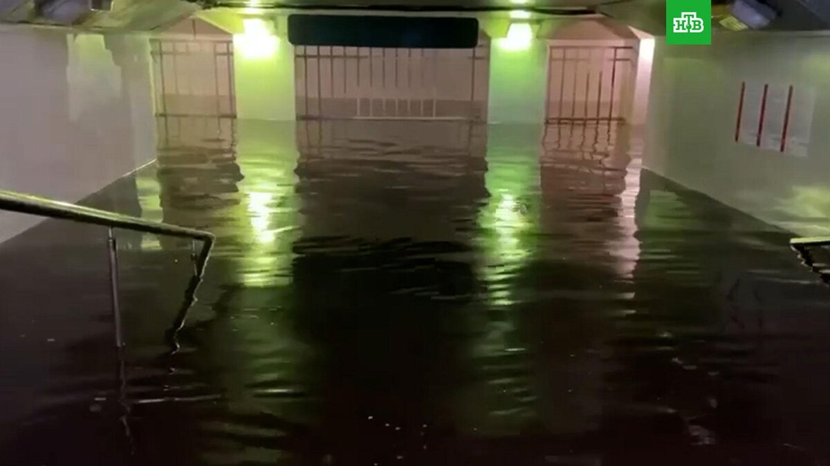    Пешеходный тоннель затопило на станции    МЦД-2    «Павшино»