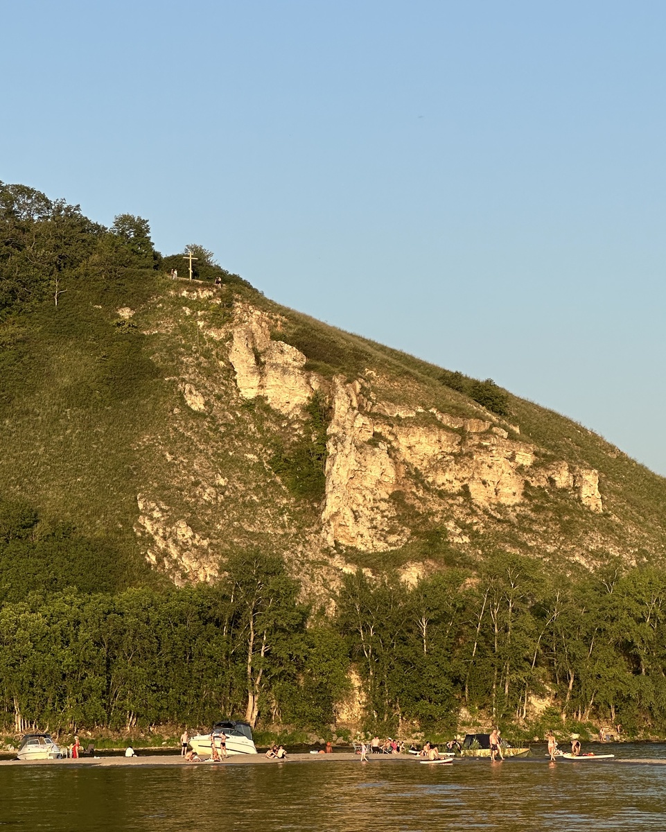 Лысая в закатных лучах