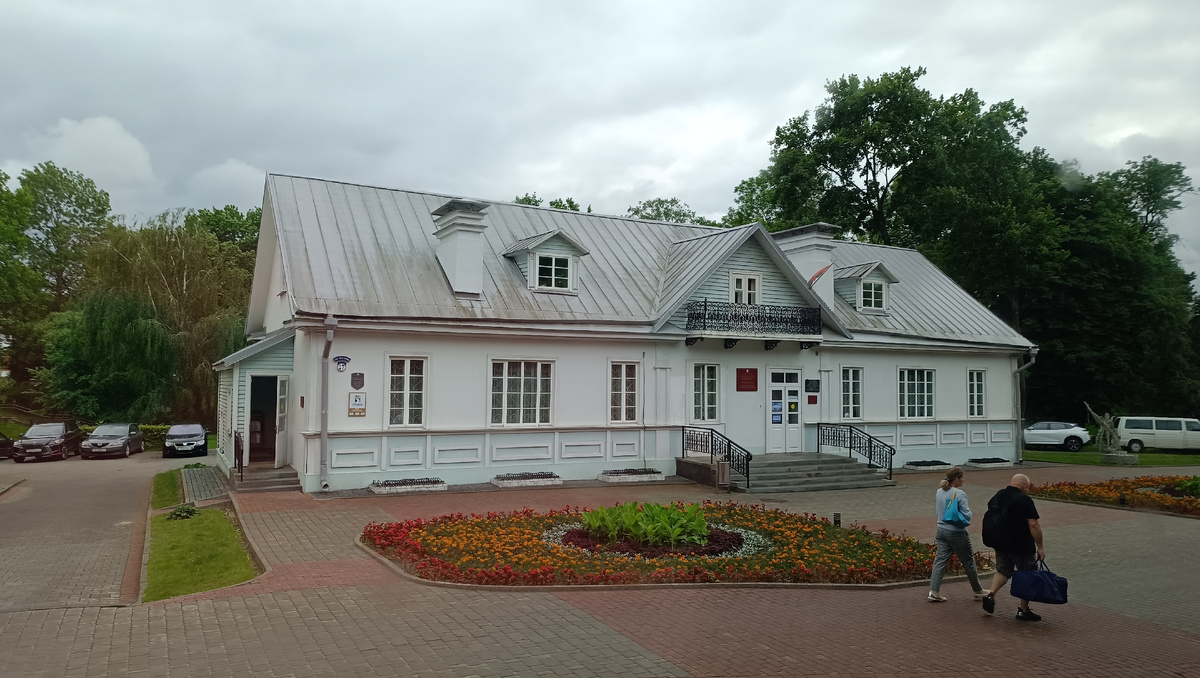 Дом-музей Элизы Ожешко в Гродно/ФОТО автора (из окна автобуса)